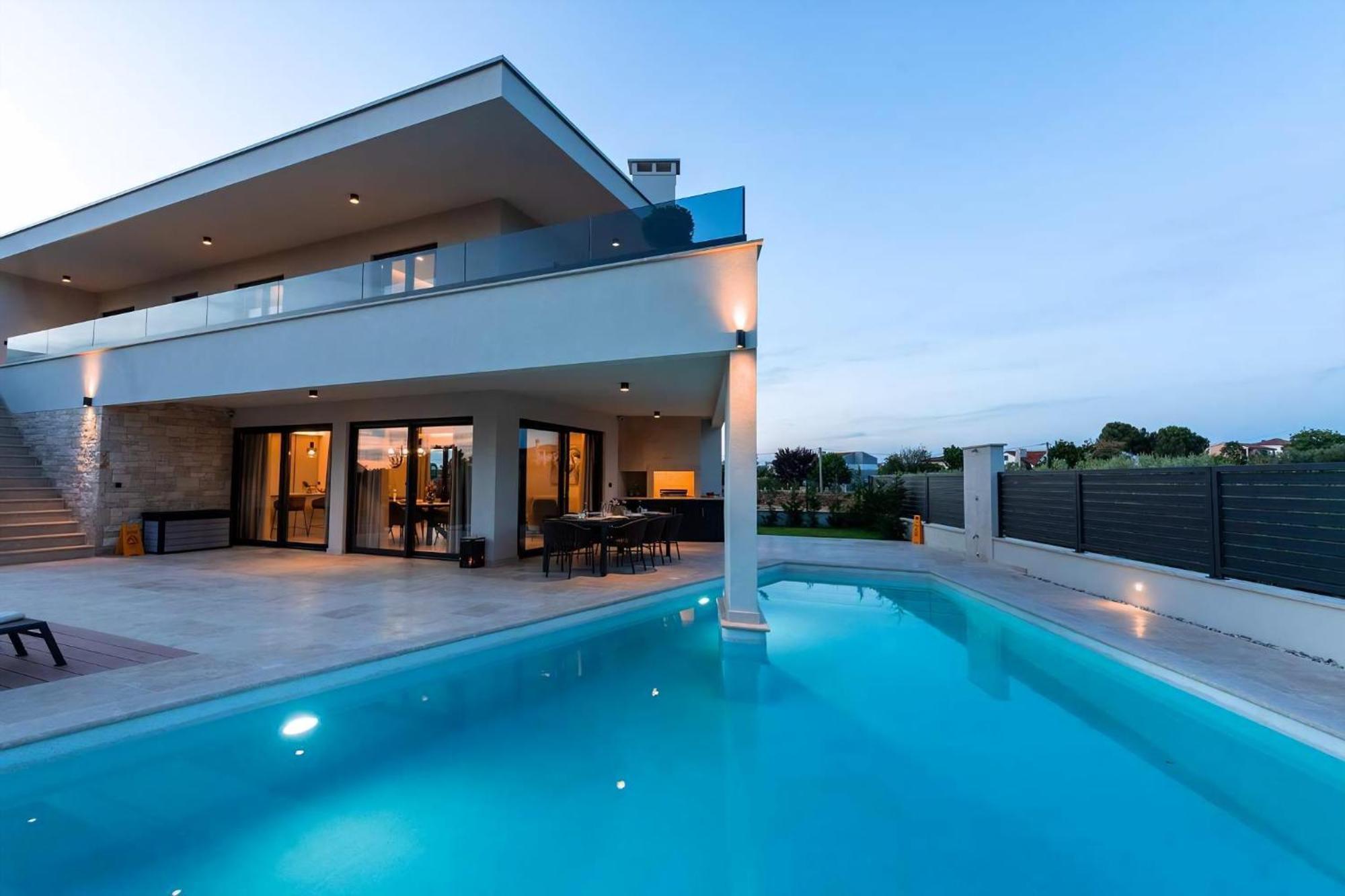 Luxurioese Villa Perla Mit Pool Und Jacuzzi Porec Bagian luar foto