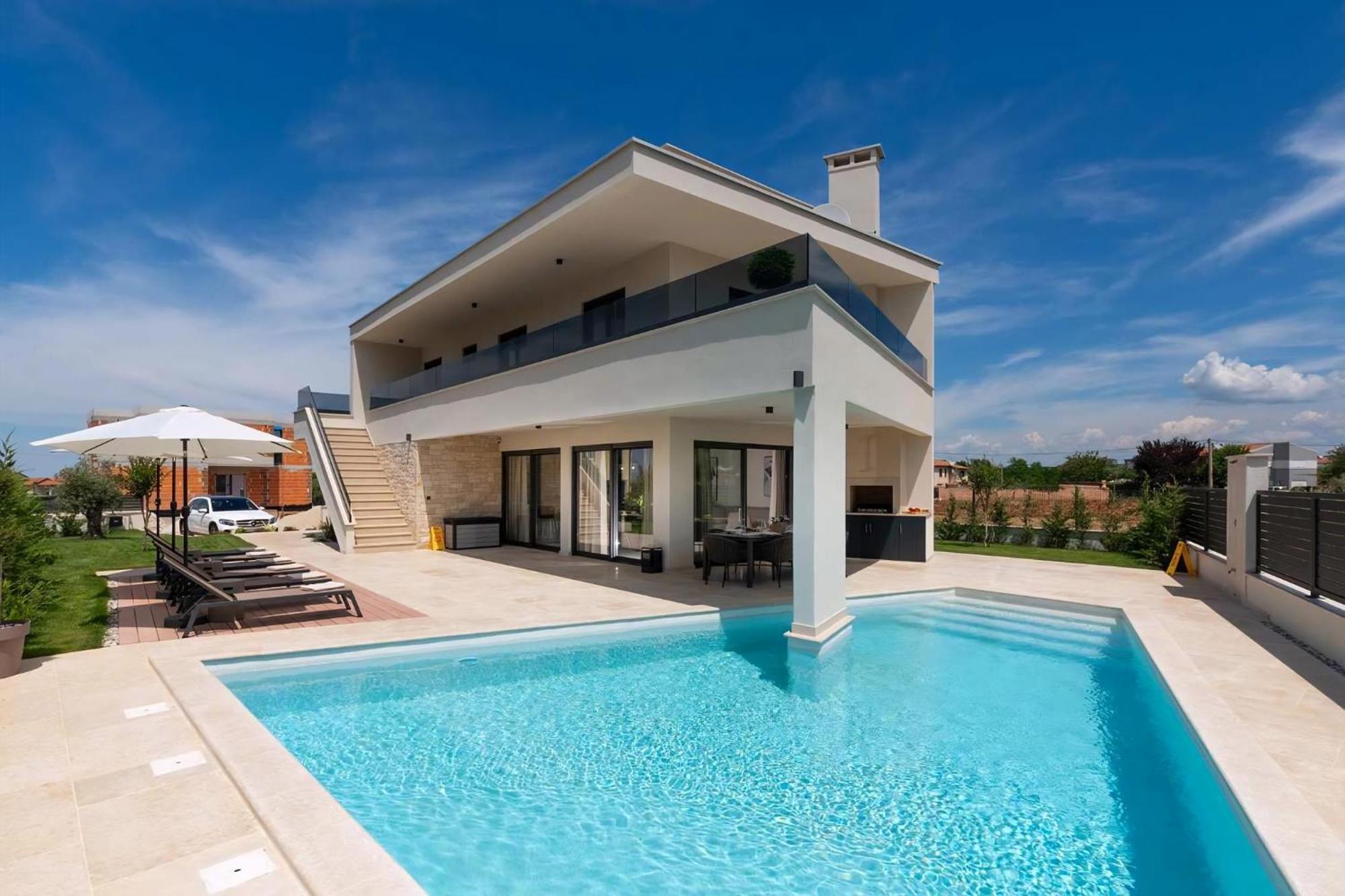 Luxurioese Villa Perla Mit Pool Und Jacuzzi Porec Bagian luar foto