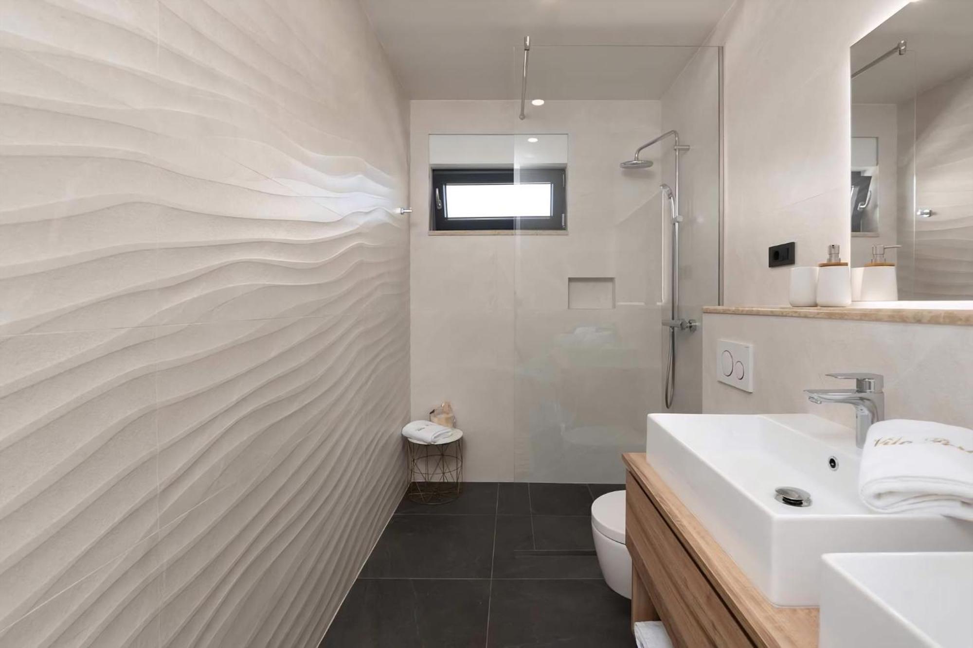 Luxurioese Villa Perla Mit Pool Und Jacuzzi Porec Bagian luar foto
