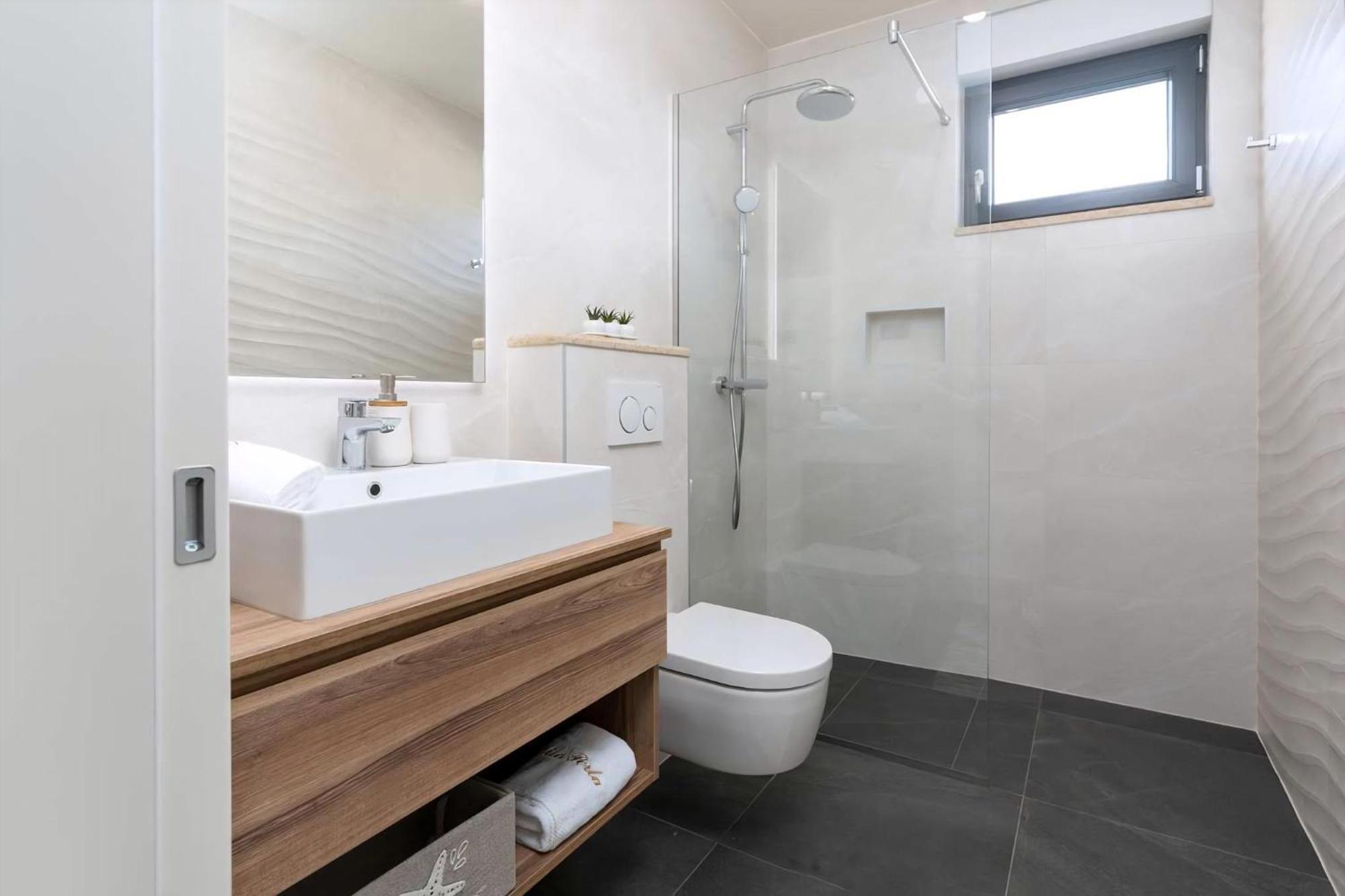 Luxurioese Villa Perla Mit Pool Und Jacuzzi Porec Bagian luar foto