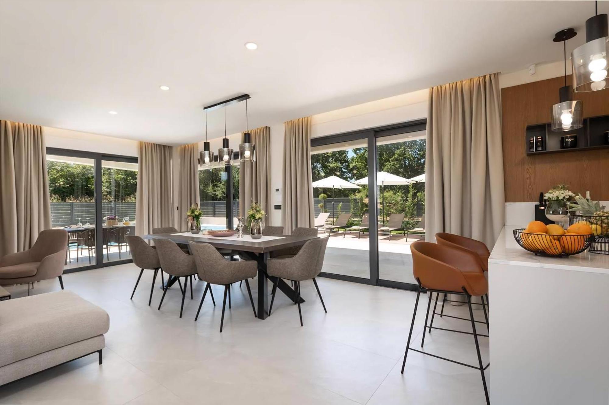Luxurioese Villa Perla Mit Pool Und Jacuzzi Porec Bagian luar foto