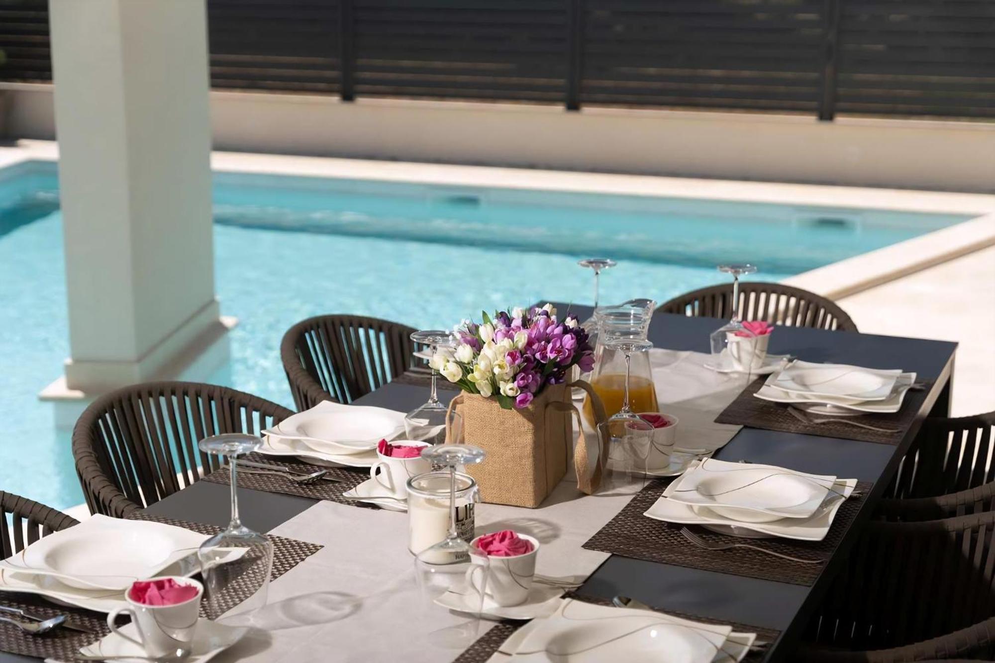 Luxurioese Villa Perla Mit Pool Und Jacuzzi Porec Bagian luar foto