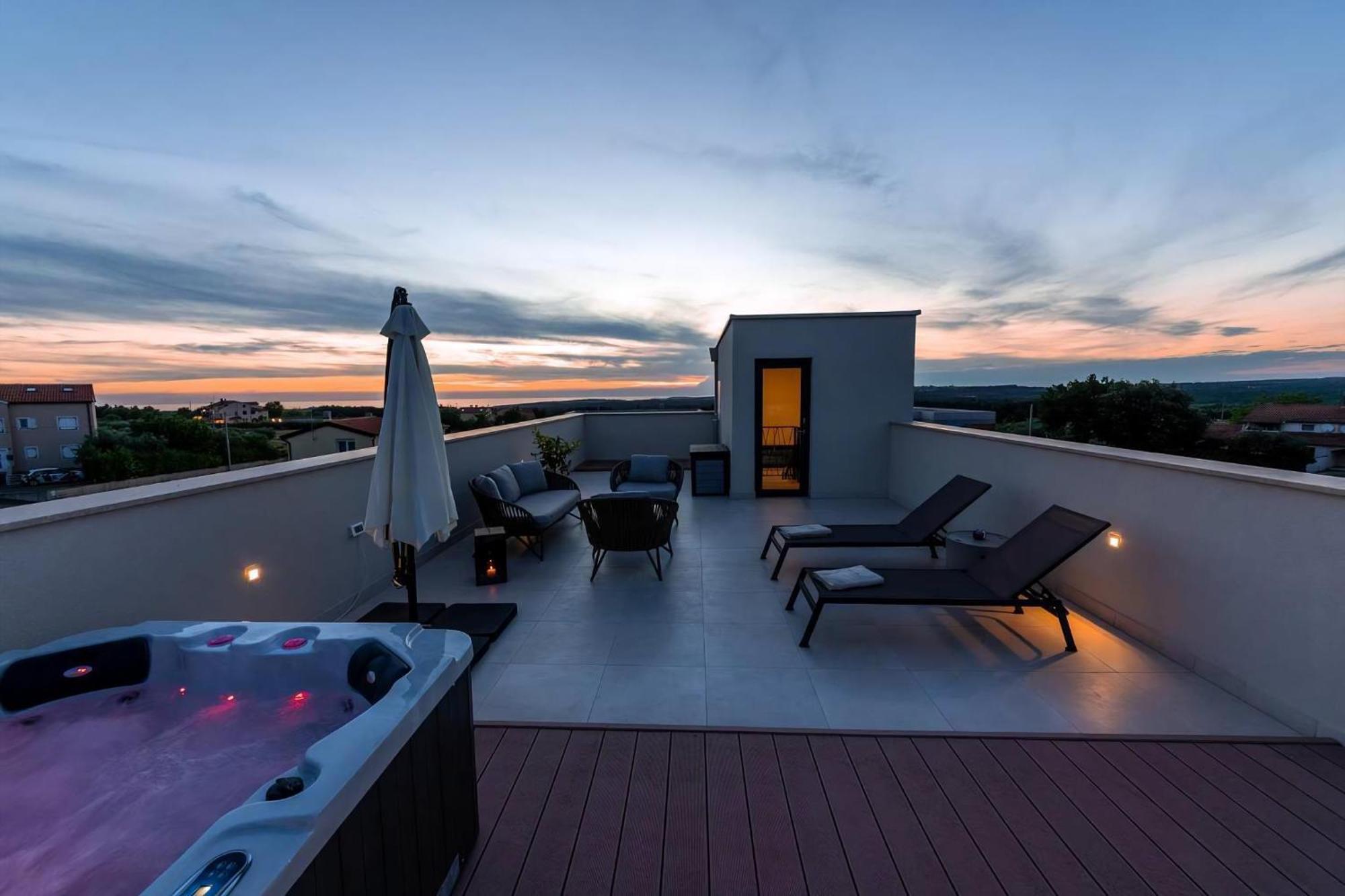 Luxurioese Villa Perla Mit Pool Und Jacuzzi Porec Bagian luar foto
