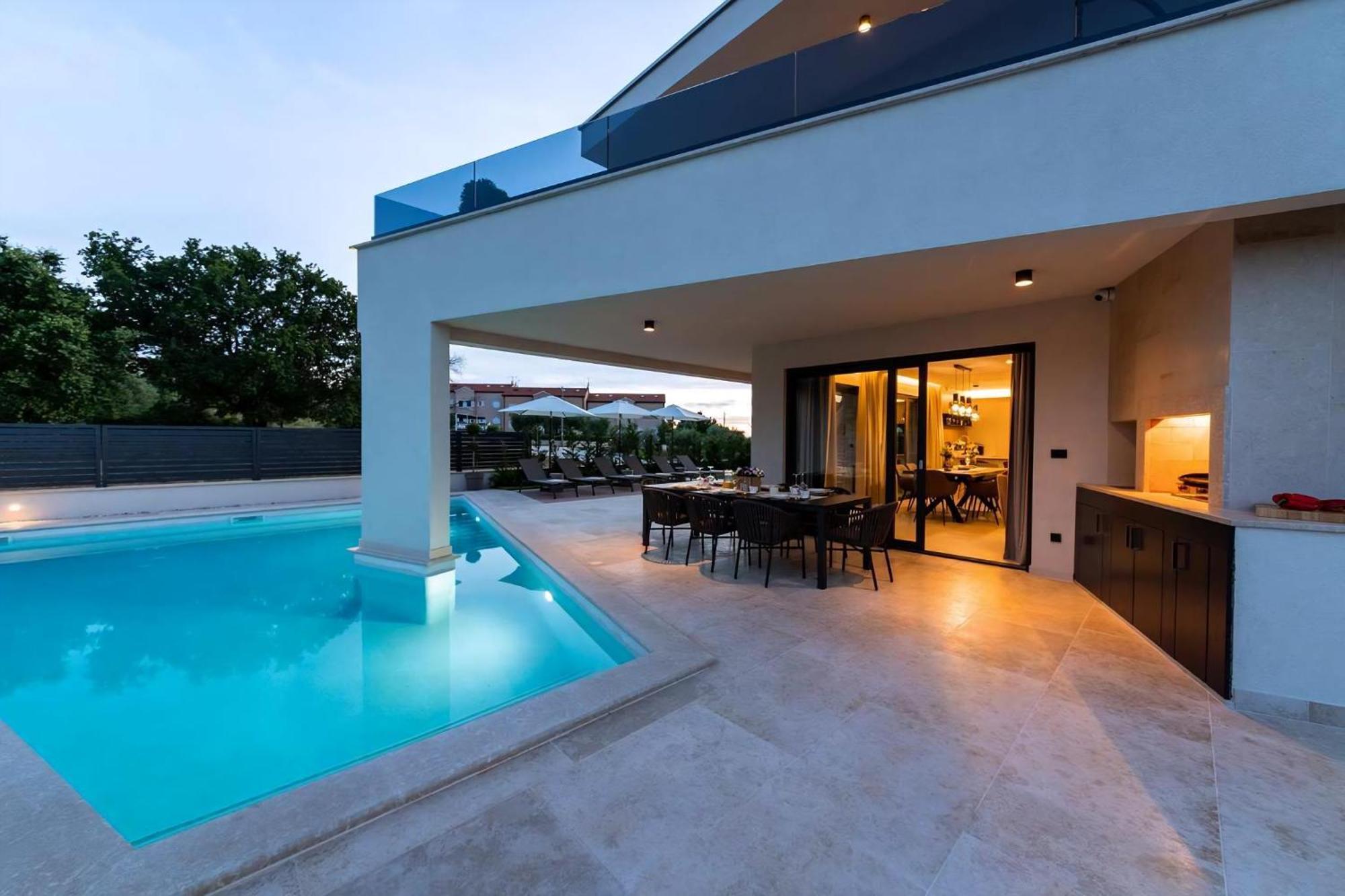 Luxurioese Villa Perla Mit Pool Und Jacuzzi Porec Bagian luar foto